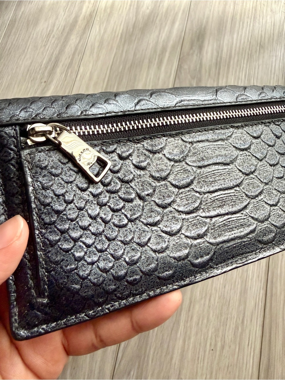 ' COACH ' Gray Metallic Python Embossed Envelope Wallet - Picture 7 of 8